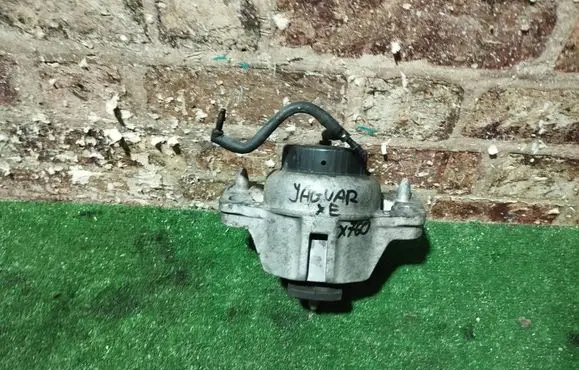 Jaguar XE Engine mount vacuum valve 