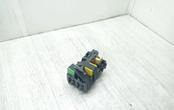 Peugeot 208 Fuse module 9666232680 66652X MERH2010