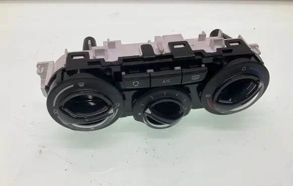 Peugeot 208 Climate control unit 96722483ZD E1063173A T1013332G
