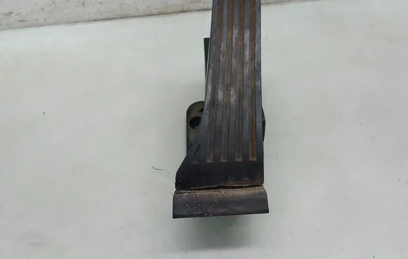 Mercedes-Benz E W212 Accelerator throttle pedal A2043000004