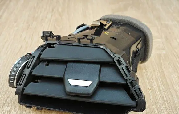 BMW 4 G22 G23 G24 G26 Dashboard air vent grill cover trim 6848617