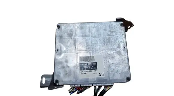 Toyota Avensis T250 Engine control unit/module 8966105A50 MB1758008301