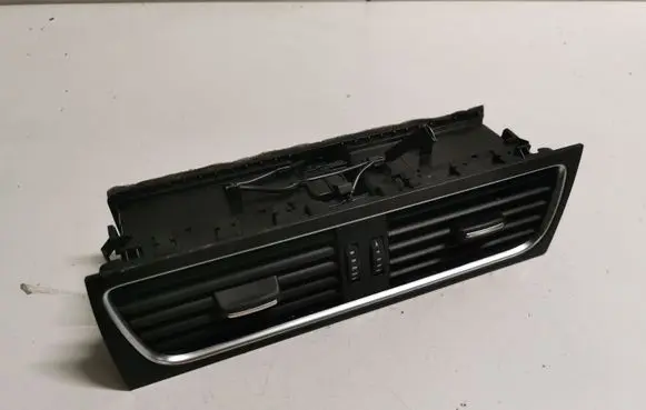 Audi A5 Sportback 8TA Dash center air vent grill