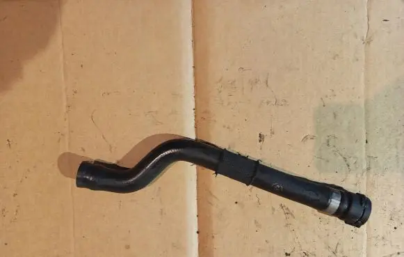 BMW 5 E39 Engine coolant pipe/hose 2247820