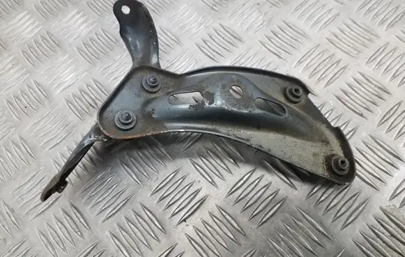 Skoda Octavia Mk2 (1Z) Fender mounting bracket 1Z0810680 1Z0821142