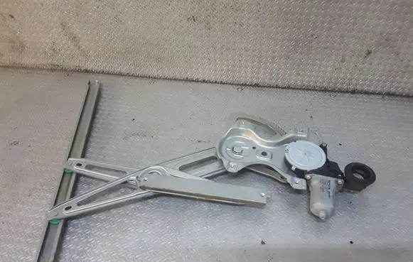 Toyota Auris 150 Front door window regulator with motor 857100D100