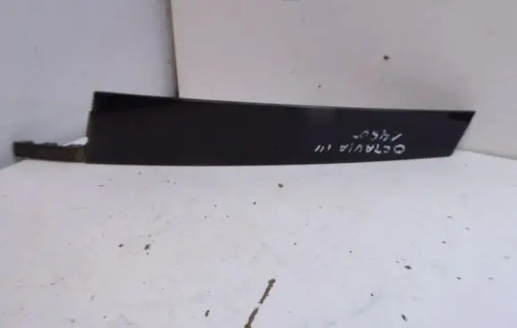 Skoda Octavia Mk3 (5E) Front door trim (molding) 5E0837902