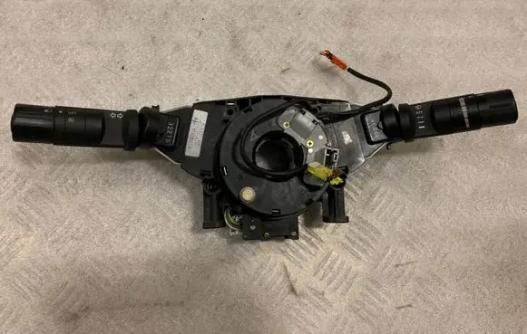 Nissan Quest Wiper turn signal indicator stalk/switch 47945AS500