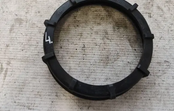 Mercedes-Benz Vito Viano W638 In tank fuel pump screw locking ring/nut 9019900054