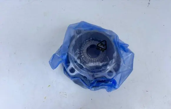BMW 2 F46 Front wheel hub 31208845775