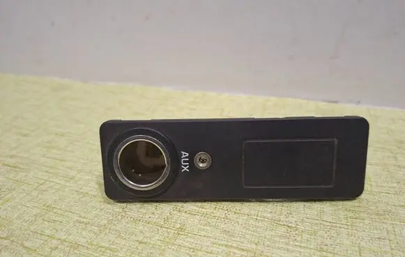 Jaguar XF X250 AUX in-socket connector 8X2319C166BA A2C53252705