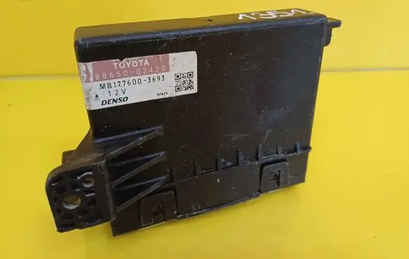 Toyota Auris 150 Air conditioning/heating control unit 88650-02420