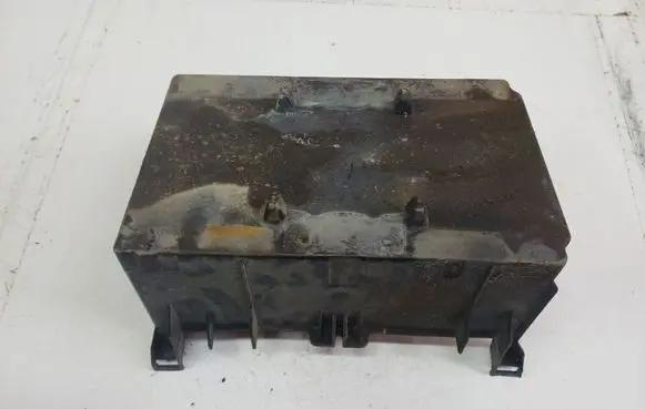 Ford Mondeo Mk III Battery box tray cover/lid 1S7110757