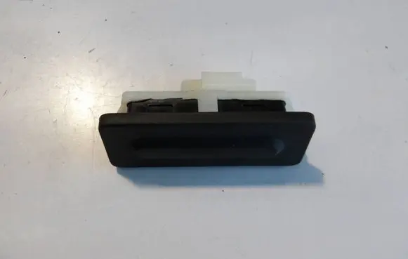Opel Mokka B Tailgate opening switch 
