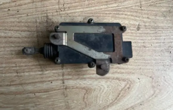 Mazda 626 Central locking motor 8300003712