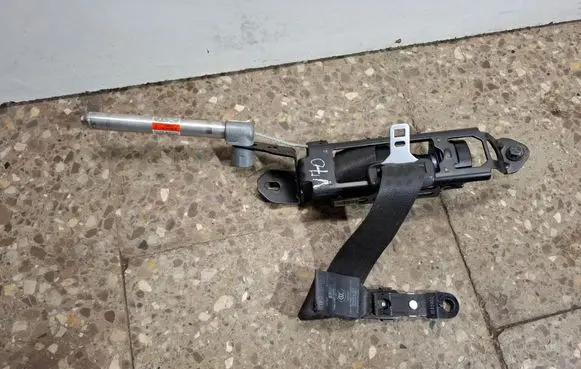 Volvo V70 Front seatbelt 30734732