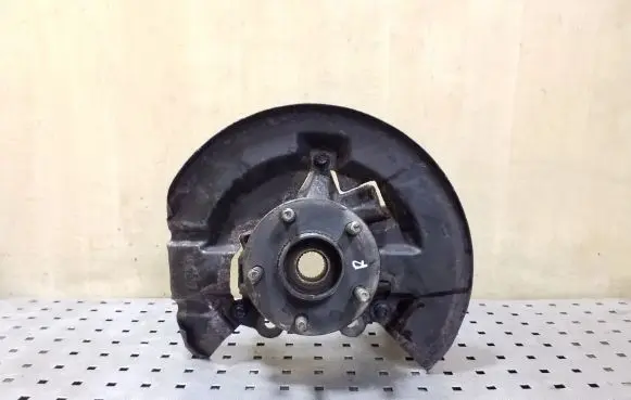 Front wheel hub