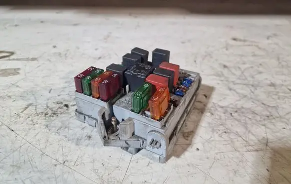 Alfa Romeo 147 Fuse module 46558759