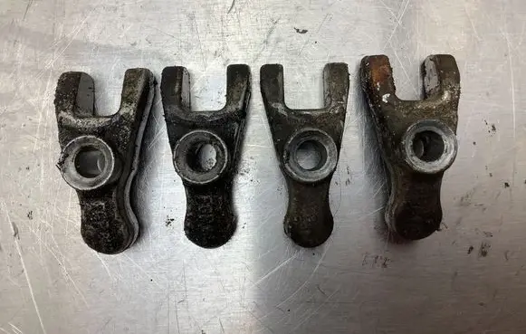 Opel Zafira B Fuel Injector clamp holder 