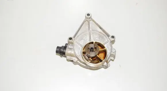BMW 4 F32 F33 Vacuum pump 7001010 7622380 11667622380