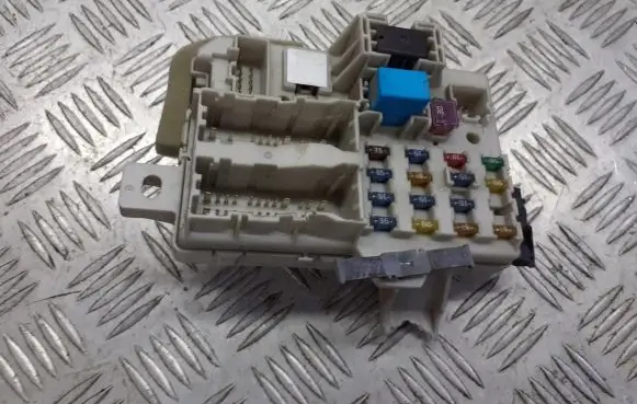 Mazda 6 Fuse box cover