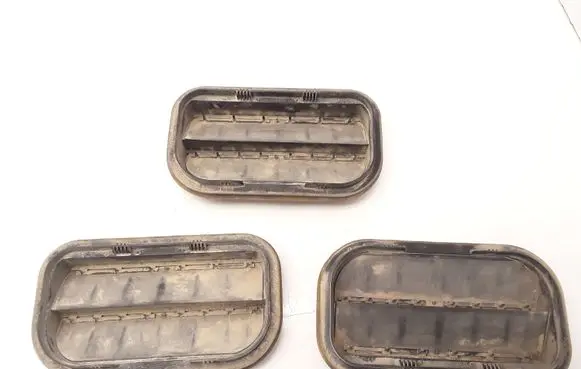 Jaguar XJ X350 Quarter panel pressure vent YF1A54280B62 YF1A54280B62AE