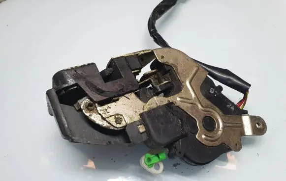 Mazda 626 Front door lock