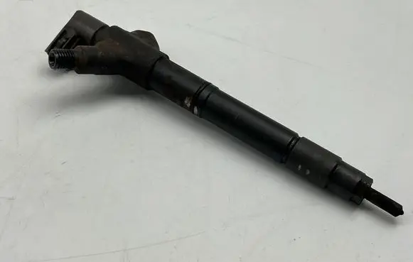 Toyota Verso Fuel injector 236700R100