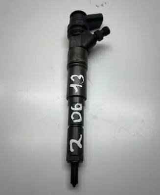 BMW 5 E60 E61 Fuel injector 7793836