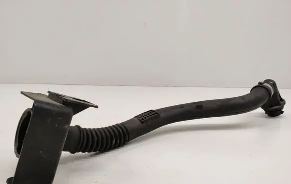 Mercedes-Benz Vito Viano W447 Oil fill pipe A6220103900