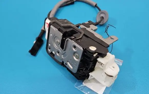 Volvo V40 Rear door lock 31391830 IMPRK1607406
