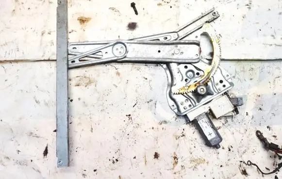 Toyota Avensis T250 Sliding door window regulator with motor