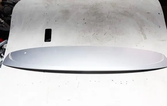 Tailgate/trunk spoiler