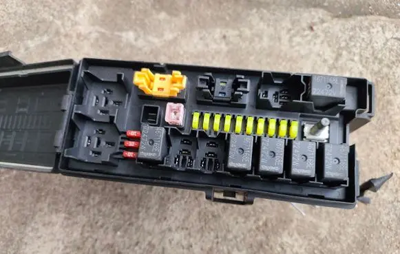 Jeep Grand Cherokee (WK) Fuse box set 04692073AB