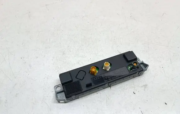 Audi A5 8T 8F Aerial antenna amplifier 8T0035225J