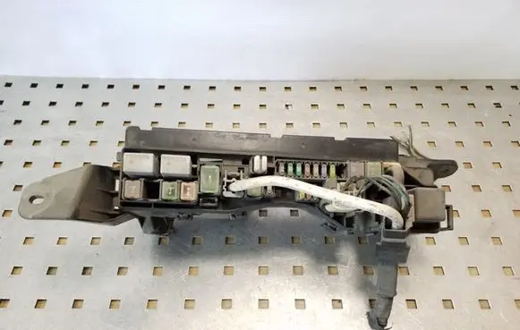 Toyota Avensis T250 Fuse module