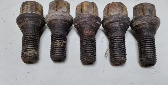 Nuts/bolts