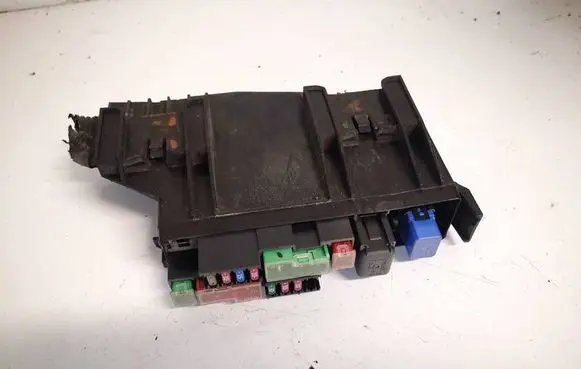 Nissan Murano Z50 Fuse box set 24382ca010 7154-7055-30