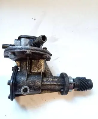 Volkswagen Golf II Vacuum pump 068145101B