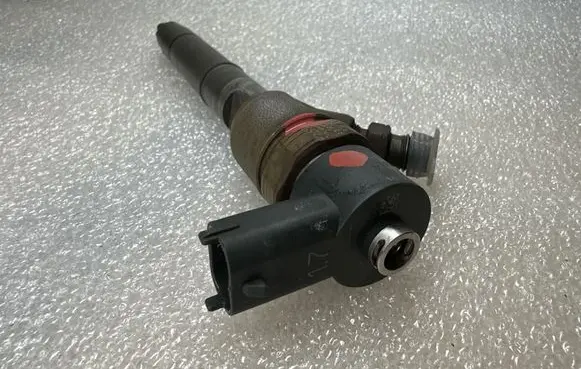Hyundai i40 Fuel injector 338002A800