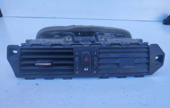BMW 5 E60 E61 Dash center air vent grill 6910734 141218 7009275