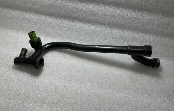 Engine coolant pipe/hose