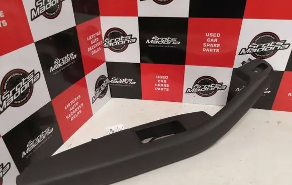 Rear door handle trim