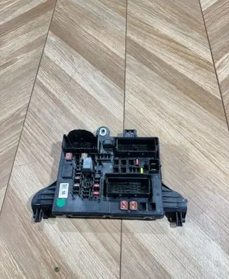 Opel Insignia A Fuse module 13277318 01072609211