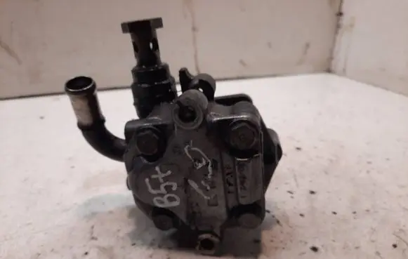 Volkswagen PASSAT B5.5 Power steering pump 038145255D