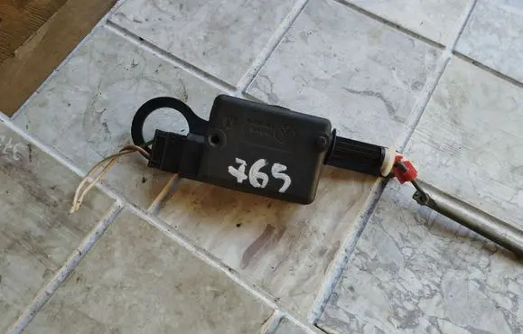Fuel tank cap lock motor