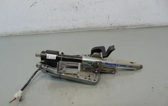 Mercedes-Benz C W204 Steering wheel axle