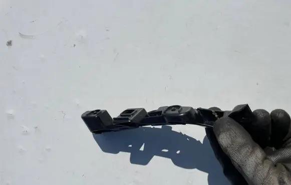 Volkswagen PASSAT B7 Front bumper mounting bracket 3AA807181