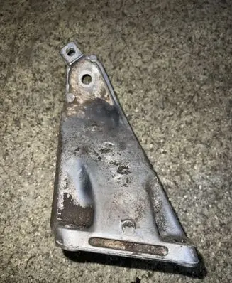 BMW 5 E34 Engine mounting bracket 1133362