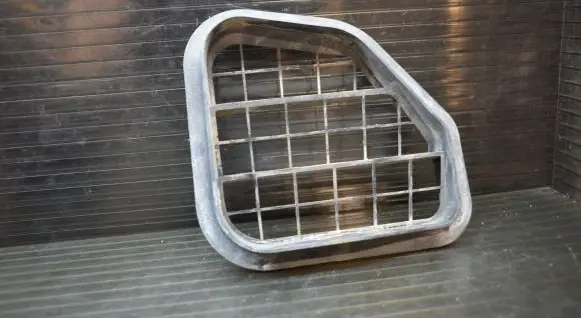 Quarter panel pressure vent